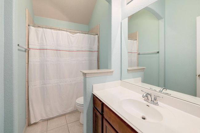 Ensuite guest bathroom | Image 32