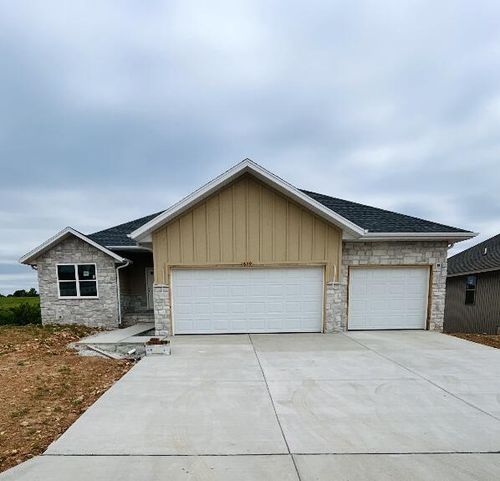 679 W Castor Loop, Nixa, MO, 65714-4285 | Card Image