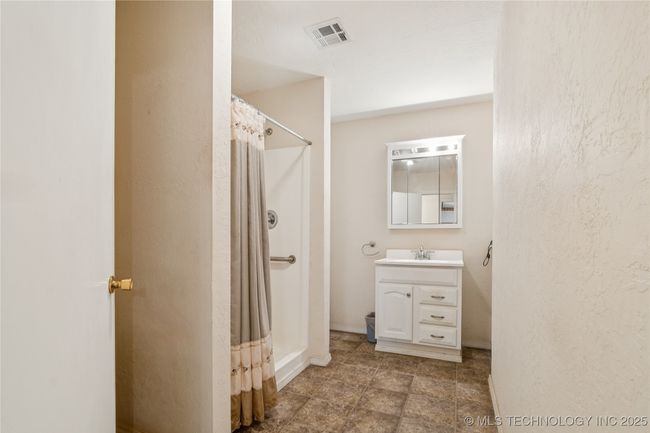 307 S Cherokee St, House other with 3 bedrooms, 2 bathrooms and null parking in Locust Grove OK | Image 11