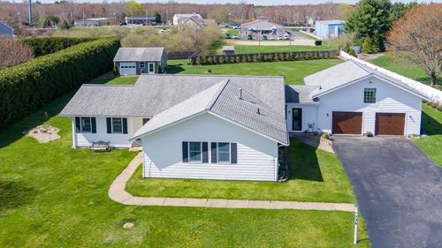 136 Old Fall River Rd, Swansea, MA, 02777-4004 | Card Image