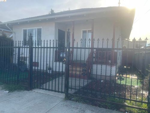 9725 9725 Holly St, Oakland, CA, 94603 | Card Image