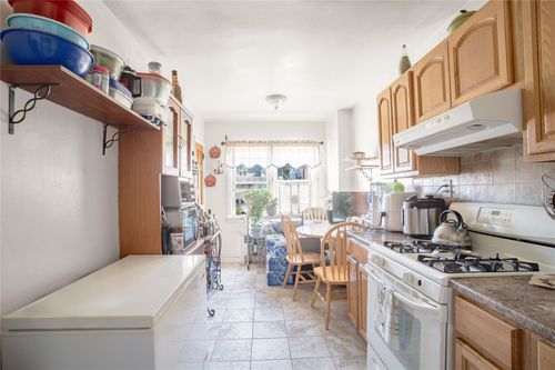 19511 Woodhull Ave, Hollis, NY, 11423-2979 | Card Image