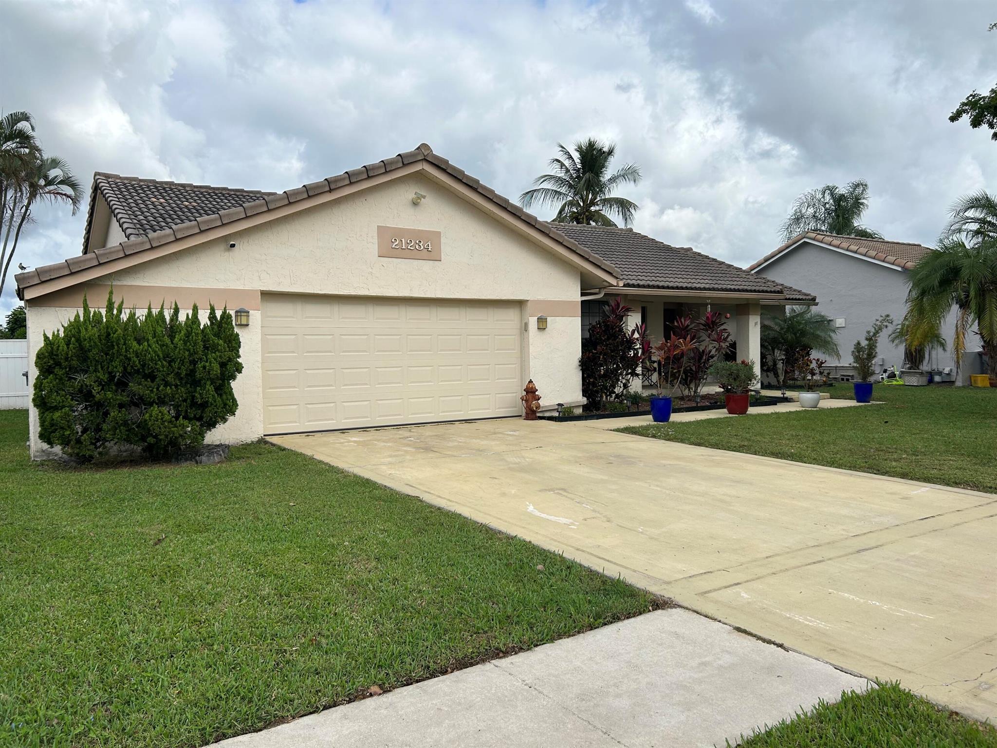 Hazelwood Ln, Boca Raton, FL 33428