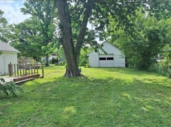 230 E Prairie Ave, House other with 3 bedrooms, 2 bathrooms and null parking in Girard KS | Image 6