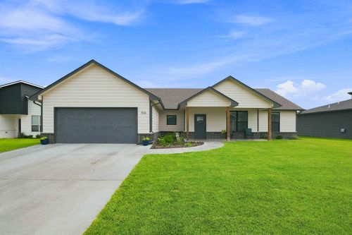 506 Sweetwater Rd, Maize, KS, 67101-8101 | Card Image