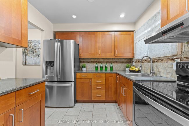 21 - 475 Bramalea Rd, Condo with 4 bedrooms, 2 bathrooms and 1 parking in Brampton ON | Image 4