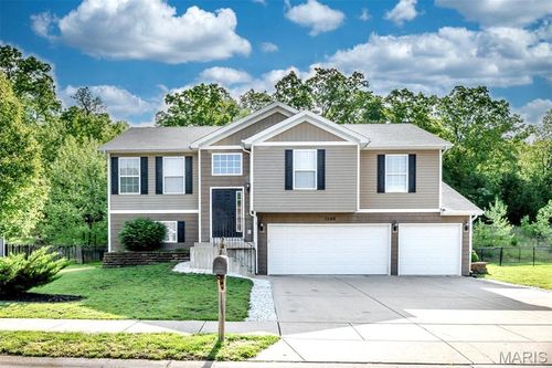 1548 Saint Charles Dr, Hillsboro, MO, 63050-4907 | Card Image