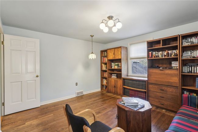 Bedroom #5, hardwood floors | Image 30
