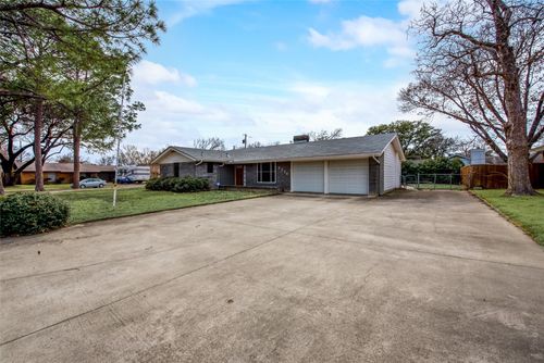 3711 Devonshire Ct E, Irving, TX, 75062-3500 | Card Image