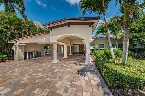 52 N Pine Cir, BELLEAIR, FL, 33756-1640 | Card Image