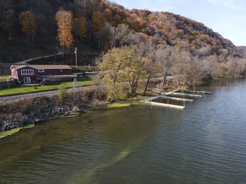 1381 N 2nd St, Lansing, IA, 52151-7677 | Card Image