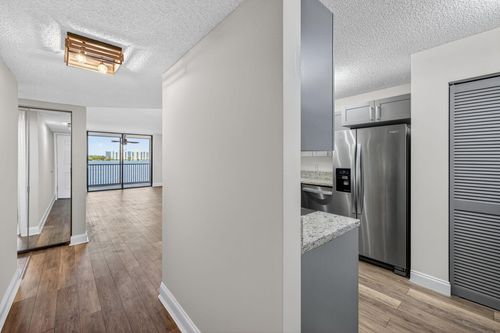 apt-208-117 Lake Emerald Dr, Oakland Park, FL, 33309-6268 | Card Image