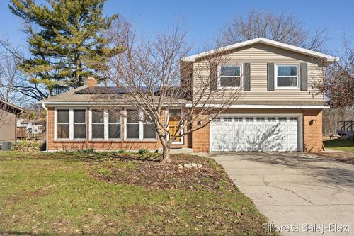 5023 Creekview Dr Se, Grand Rapids, MI, 49508-4944 | Card Image