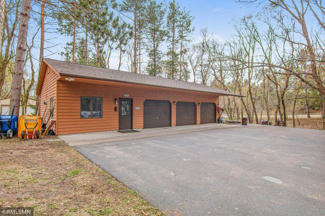 View of workshop - Large Driveway. | Image 42