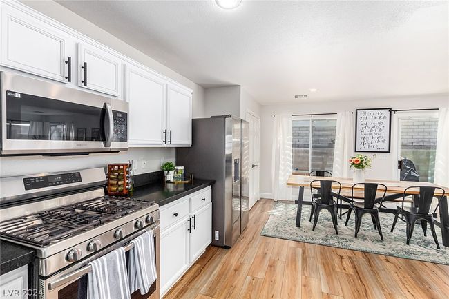 7805 Falling Pines Pl, House other with 4 bedrooms, 3 bathrooms and null parking in Las Vegas NV | Image 17