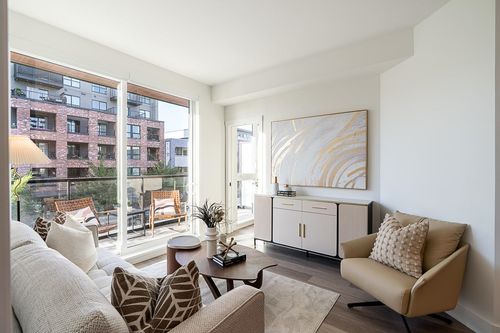 202-422 Lakewood Dr, Vancouver, BC, V5L4L7 | Card Image