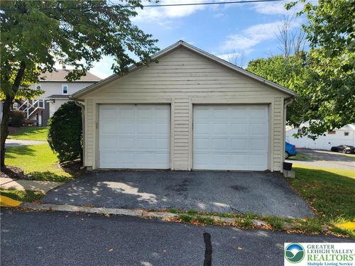 401 Main St, Stockertown, PA, 18083-7068 | Card Image