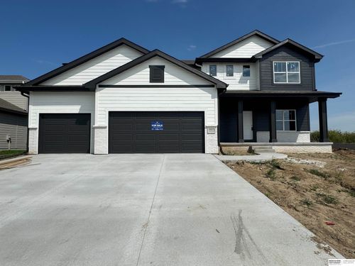 20810 Vernon Ave, Elkhorn, NE, 68022-5473 | Card Image
