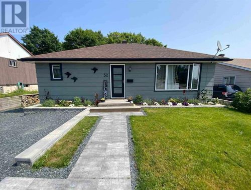 52 Hutchison Ave, Elliot Lake, ON, P5A1W5 | Card Image