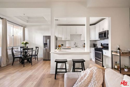 104-4943 Rosewood Ave, Los Angeles, CA, 90004-2473 | Card Image