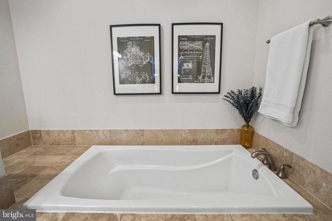 APT-104C - 1811 14 Th St N, Condo with 2 bedrooms, 3 bathrooms and null parking in ARLINGTON VA | Image 25