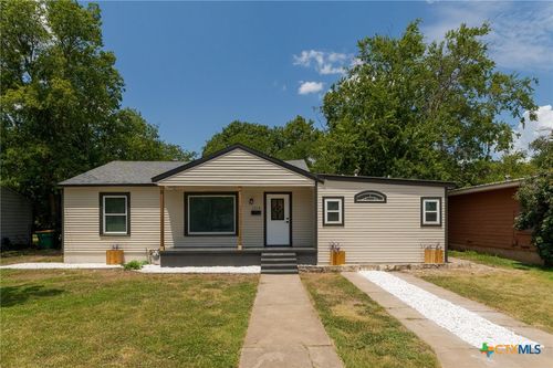 1418 N Wall St, Belton, TX, 76513-2118 | Card Image