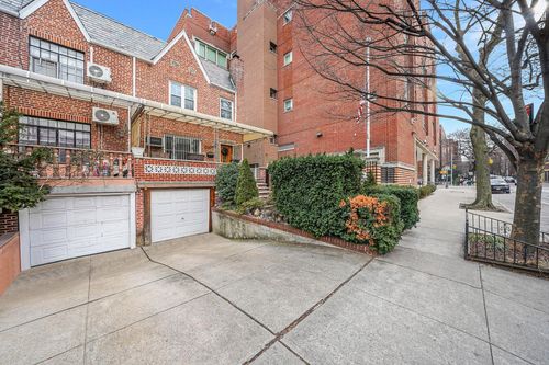 3349 74th St, Jackson Heights, NY, 11372-1141 | Card Image