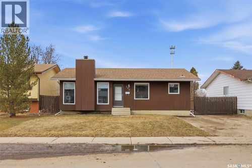 142 Heise Cres, Saskatoon, SK, S7M4V3 | Card Image