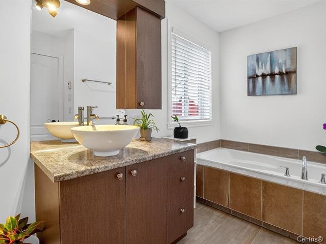 Residential Lease in Sainte-Anne-des-Plaines