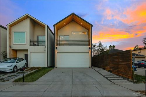 211 N 28th St, McAllen, TX, 78501-7561 | Card Image