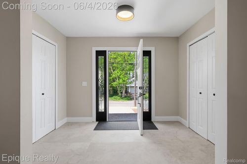 72 N North Shore Dr, Lake Orion, MI, 48362-3057 | Card Image
