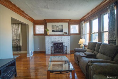 383 Chalmers St, Detroit, MI, 48215-3161 | Card Image