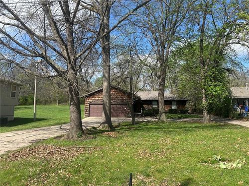 7926 Ditzler Ave, Raytown, MO, 64138-1537 | Card Image
