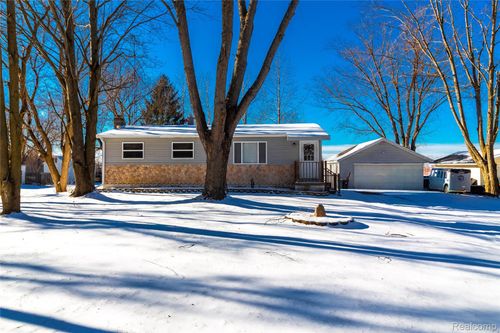 8353 Gale Rd, Otisville, MI, 48463-8405 | Card Image