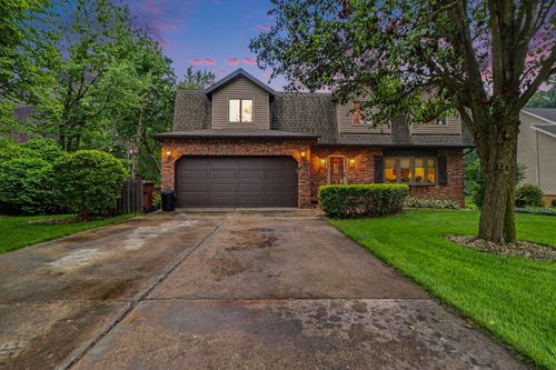 428 Pickwick Pl, Valparaiso, IN, 46385-8088 | Card Image