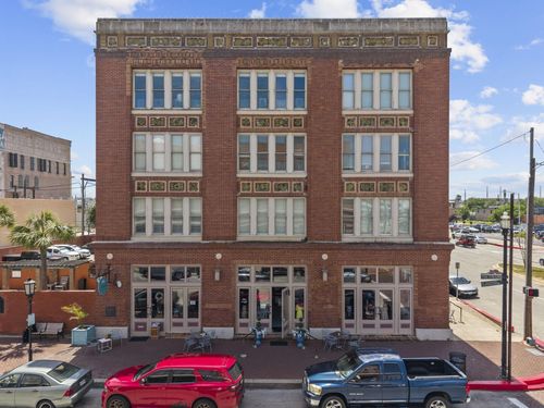 100-202 25th Street, Galveston, TX, 77550 | Card Image