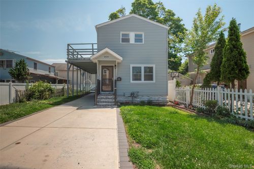 459 Roquette Ave, Floral Park, NY, 11001-3541 | Card Image
