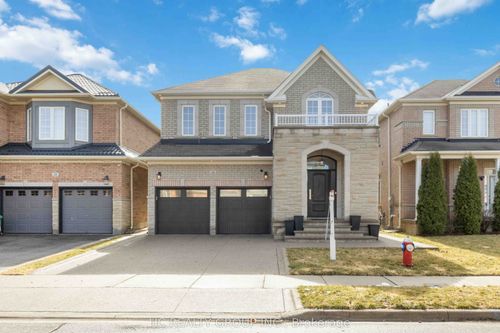 16 Begonia Cres, Brampton, ON, L7A0M5 | Card Image
