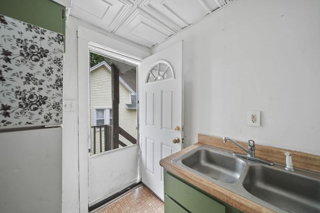 624 N Broad St, Home with 5 bedrooms, 3 bathrooms and 2 parking in Adrian MI | Image 24