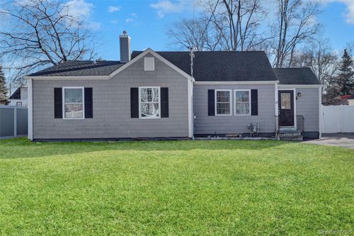 13 Dietz St, Central Islip, NY, 11722-2303 | Card Image