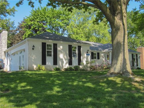 7351 Starcliff Ave Nw, North Canton, OH, 44720-5869 | Card Image