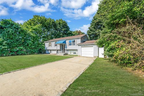 32 Grant Ave, Islip, NY, 11751-3503 | Card Image