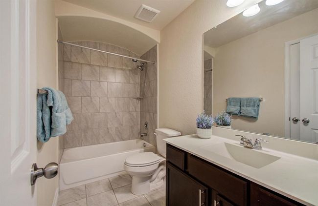 Secondary bathroom. | Image 35