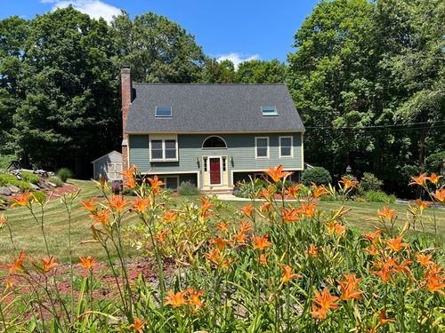 176 Cox St, Hudson, MA, 01749-1207 | Card Image