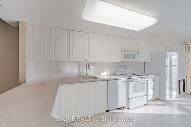 254 Cresthaven Dr, Condo with 2 bedrooms, 3 bathrooms and 1 parking in Ottawa ON | Image 9