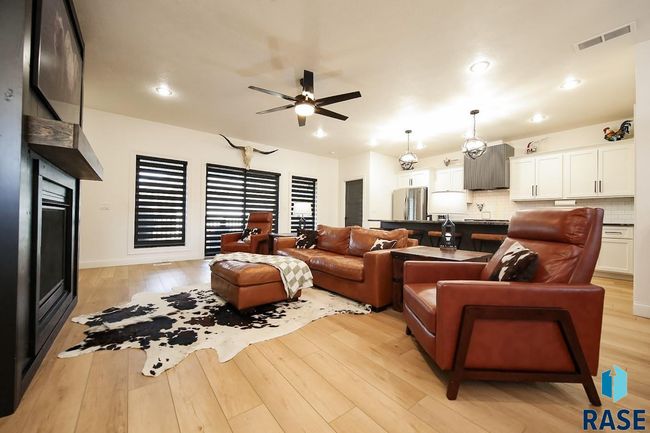 409 N Piper Dr, House other with 6 bedrooms, 3 bathrooms and null parking in Sioux Falls SD | Image 8