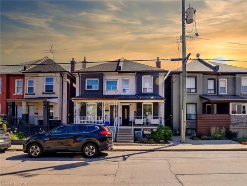 {{alt}} | Card Image