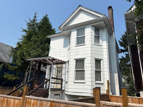 135 W 12th Avenue, Vancouver, BC, V5Y1T6 | Card Image