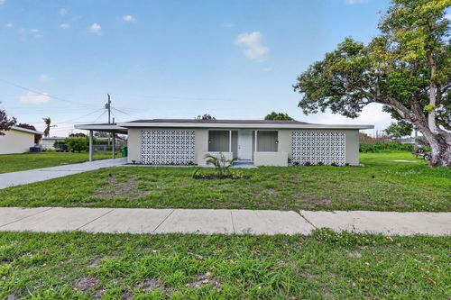 157 Se Calmoso Dr, Port St. Lucie, FL, 34983-2155 | Card Image