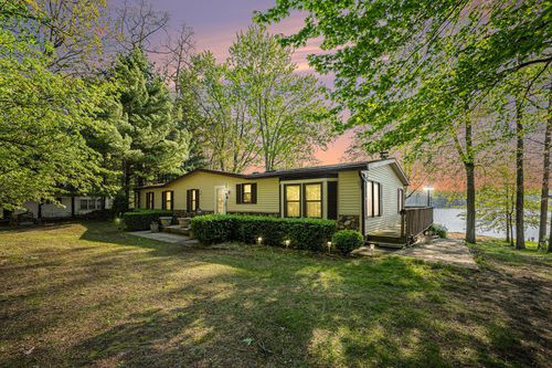 1011 55th St, Pullman, MI, 49450-9700 | Card Image